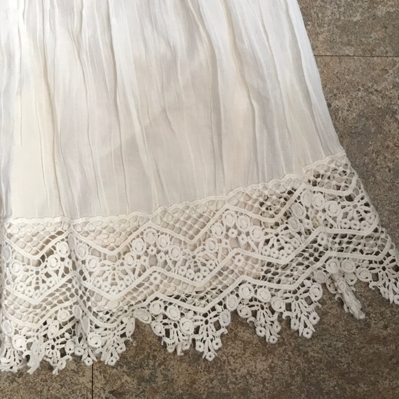 Frenchi Crochet Trim Skirt - Picture 3 of 5